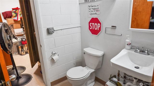 702 E Main St, Othello, WA 99344