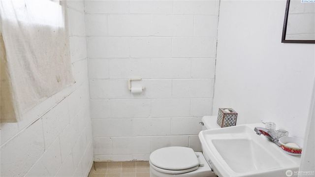 702 E Main St, Othello, WA 99344