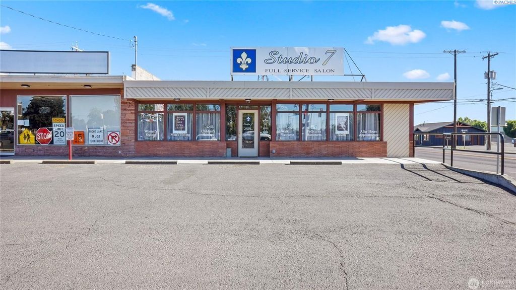 702 E Main St, Othello, WA 99344