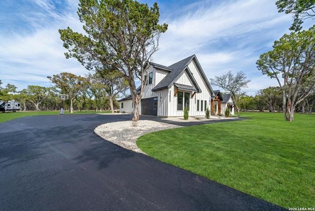 1271 View Ridge, Pipe Creek, TX 78063