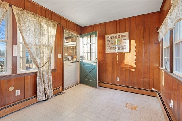 233 Turnpike Avenue, Portsmouth, RI 02871