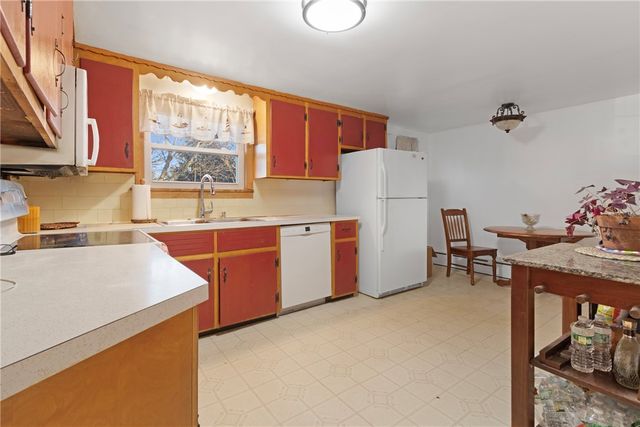 233 Turnpike Avenue, Portsmouth, RI 02871