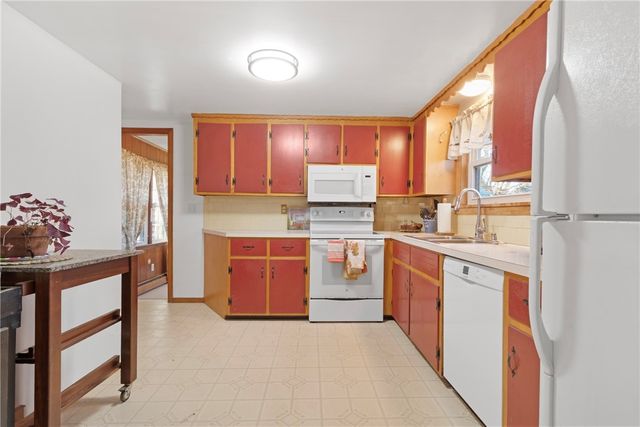 233 Turnpike Avenue, Portsmouth, RI 02871