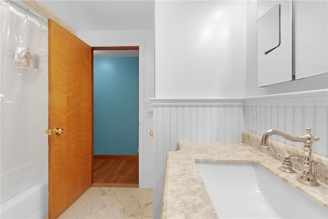 233 Turnpike Avenue, Portsmouth, RI 02871