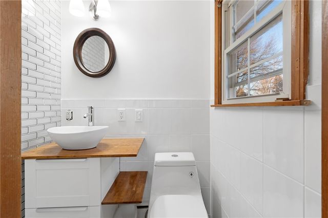 233 Turnpike Avenue, Portsmouth, RI 02871