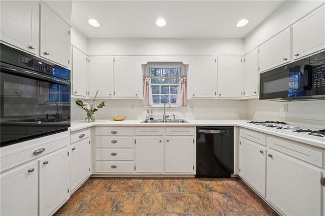 2419 Kings Point Drive, Dunwoody, GA 30338