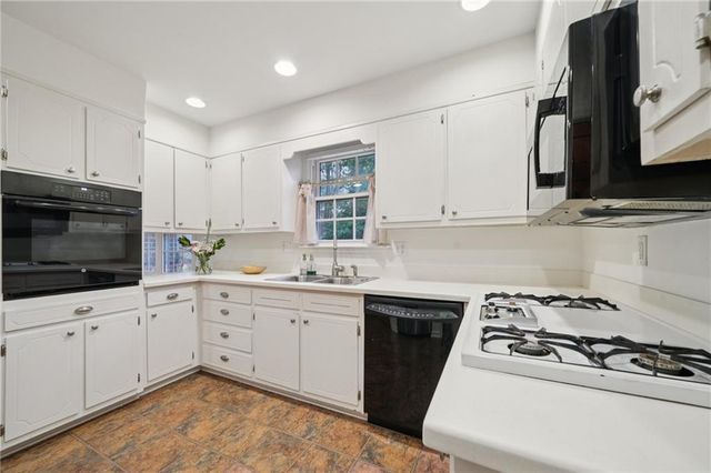 2419 Kings Point Drive, Dunwoody, GA 30338