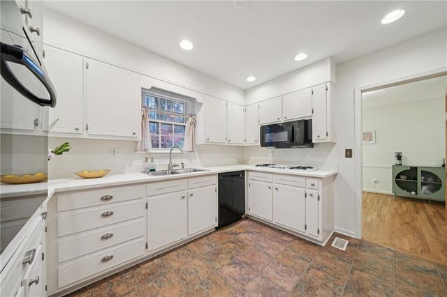 2419 Kings Point Drive, Dunwoody, GA 30338