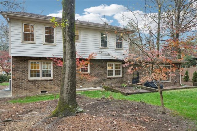 2419 Kings Point Drive, Dunwoody, GA 30338