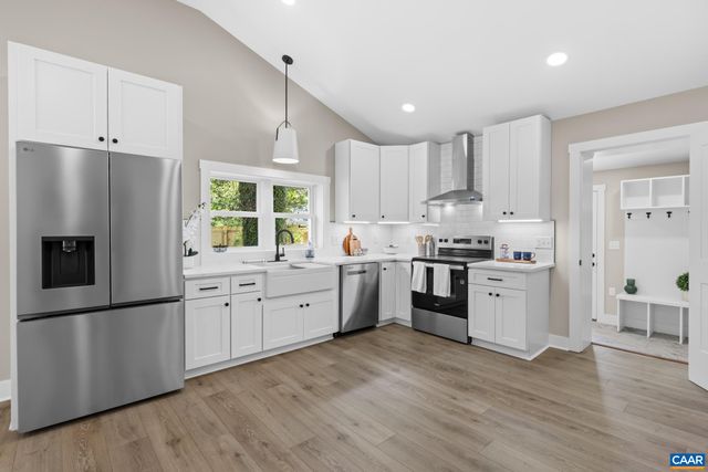 2155 THOMAS JEFFERSON DR, Charlottesville, VA 22902