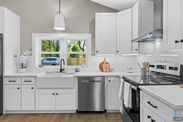 2155 THOMAS JEFFERSON DR, Charlottesville, VA 22902