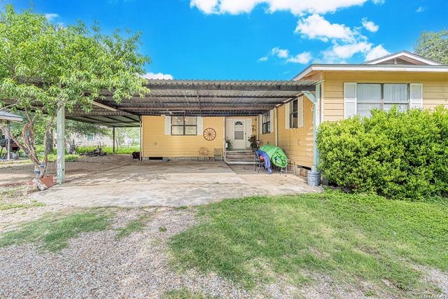 10805 Hollowell Rd, Atascosa, TX 78002