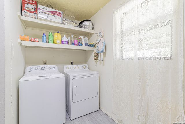 10805 Hollowell Rd, Atascosa, TX 78002