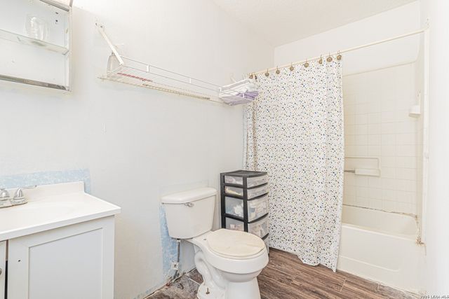 10805 Hollowell Rd, Atascosa, TX 78002