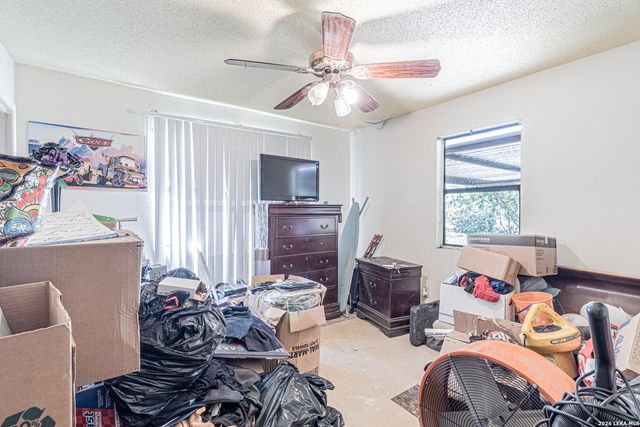 10805 Hollowell Rd, Atascosa, TX 78002