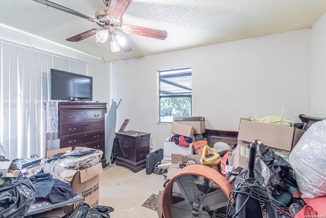 10805 Hollowell Rd, Atascosa, TX 78002