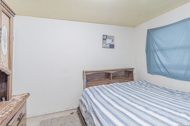10805 Hollowell Rd, Atascosa, TX 78002