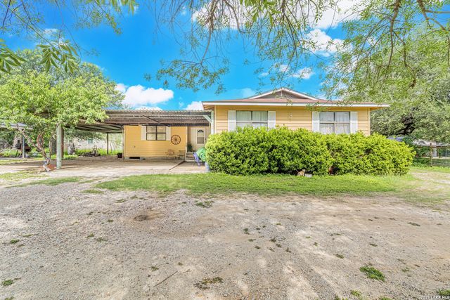 10805 Hollowell Rd, Atascosa, TX 78002