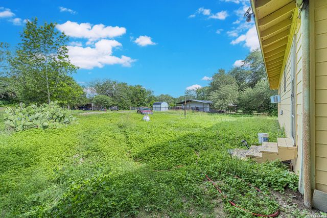 10805 Hollowell Rd, Atascosa, TX 78002