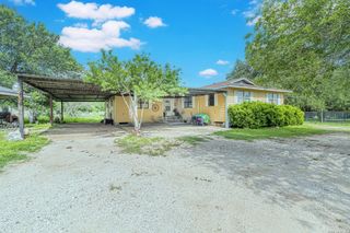 10805 Hollowell Rd, Atascosa, TX 78002