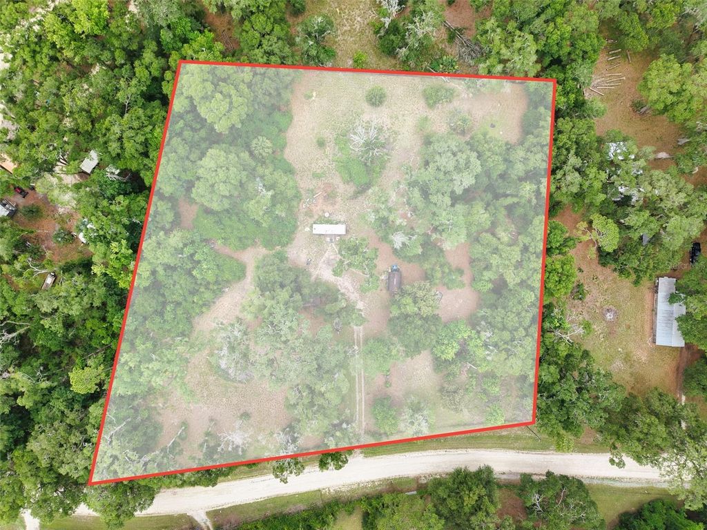 Image 8 of property listing at 109 NE 194TH AVENUE, Old Town, FL 32680