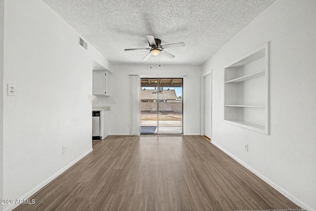 10719 W VISTA Avenue, Glendale, AZ 85307