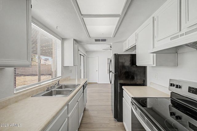 10719 W VISTA Avenue, Glendale, AZ 85307