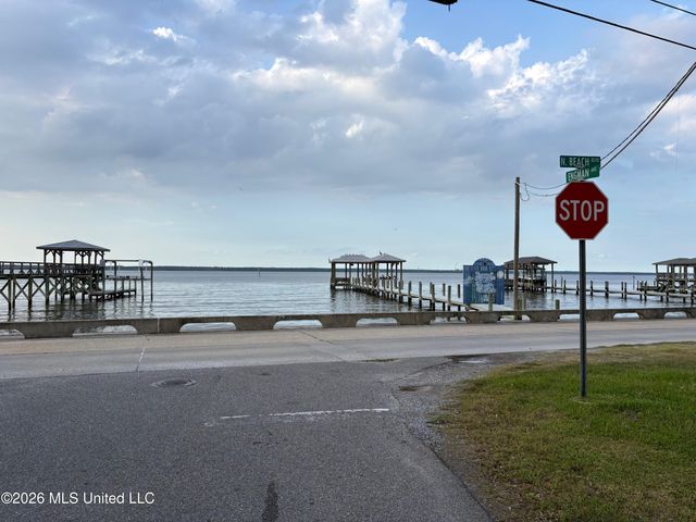 116 Engman Avenue, Bay Saint Louis, MS 39520