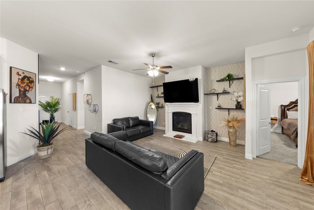 11017 Los Alamos Drive, Aubrey, TX 76227