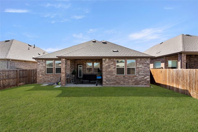 11017 Los Alamos Drive, Aubrey, TX 76227