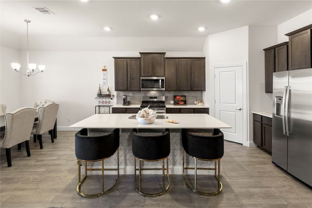 11017 Los Alamos Drive, Aubrey, TX 76227