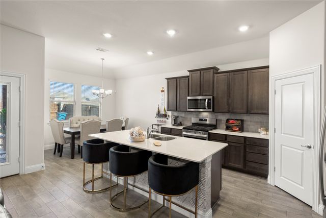 11017 Los Alamos Drive, Aubrey, TX 76227