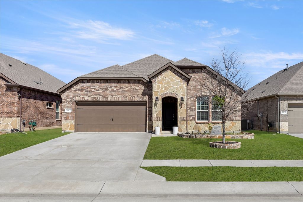 11017 Los Alamos Drive, Aubrey, TX 76227