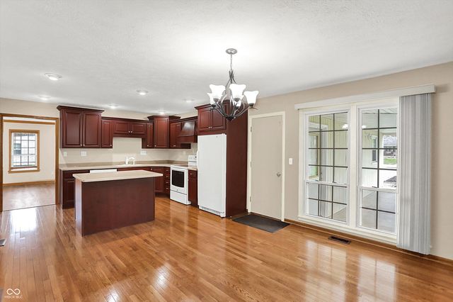 1578 Edgehill Road, Shelbyville, IN 46176