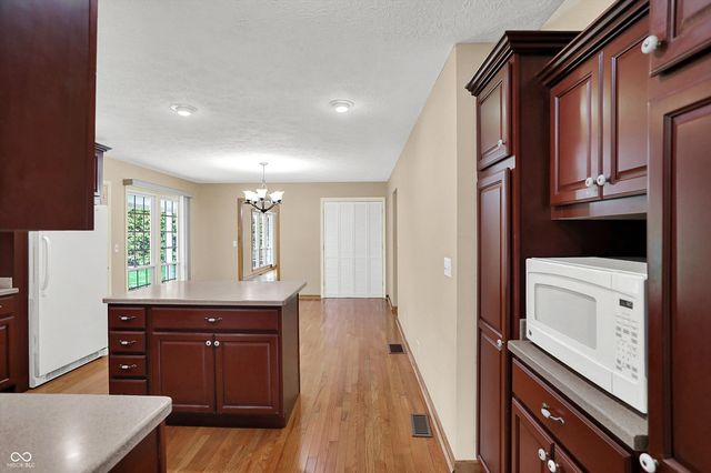 1578 Edgehill Road, Shelbyville, IN 46176
