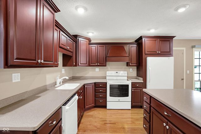 1578 Edgehill Road, Shelbyville, IN 46176