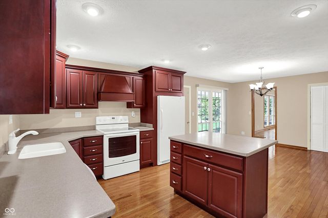 1578 Edgehill Road, Shelbyville, IN 46176