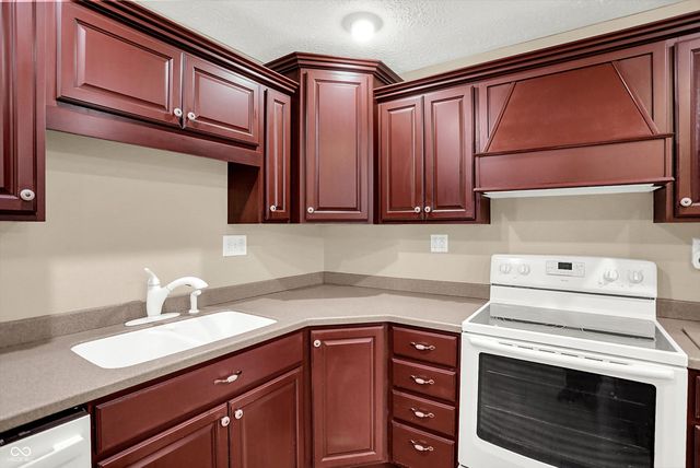 1578 Edgehill Road, Shelbyville, IN 46176