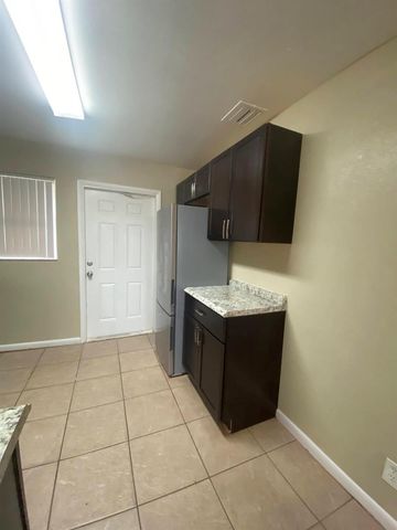 820 14th Street 2, West Palm Beach, FL 33401