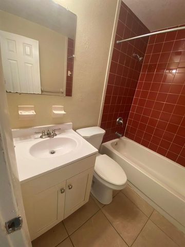 820 14th Street 2, West Palm Beach, FL 33401
