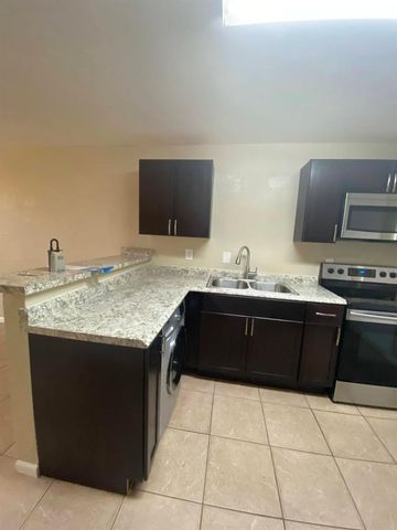 820 14th Street 2, West Palm Beach, FL 33401