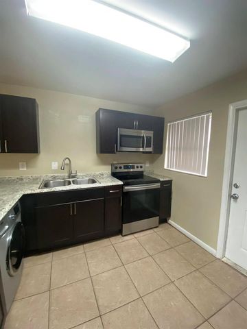820 14th Street 2, West Palm Beach, FL 33401