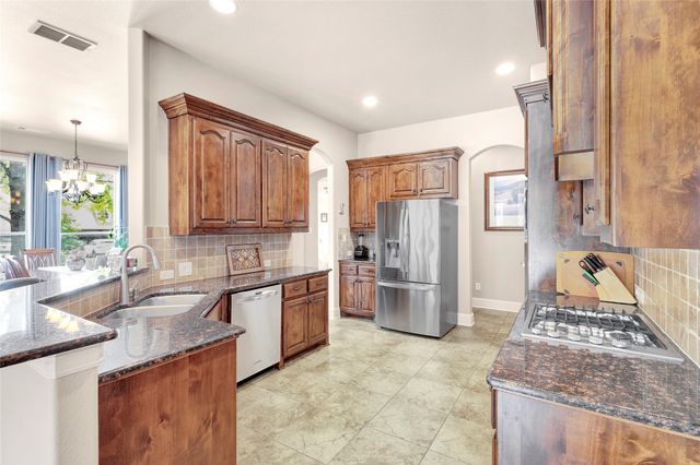 525 Adventurous Shield Drive, Lewisville, TX 75056