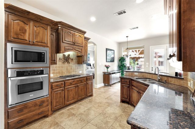 525 Adventurous Shield Drive, Lewisville, TX 75056
