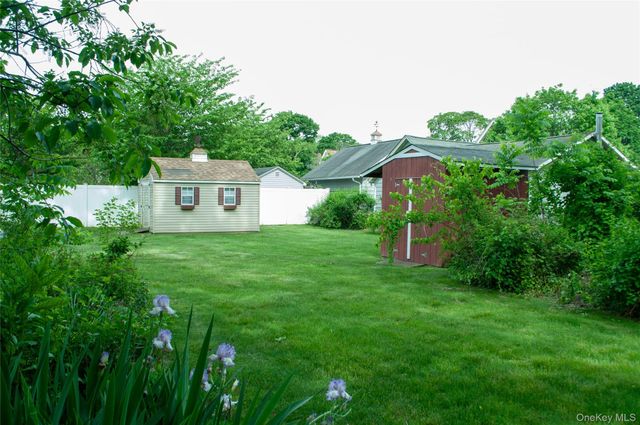 22 Oakland Avenue, Port Jefferson Station, NY 11776