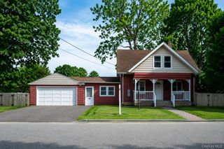 22 Oakland Avenue, Port Jefferson Station, NY 11776