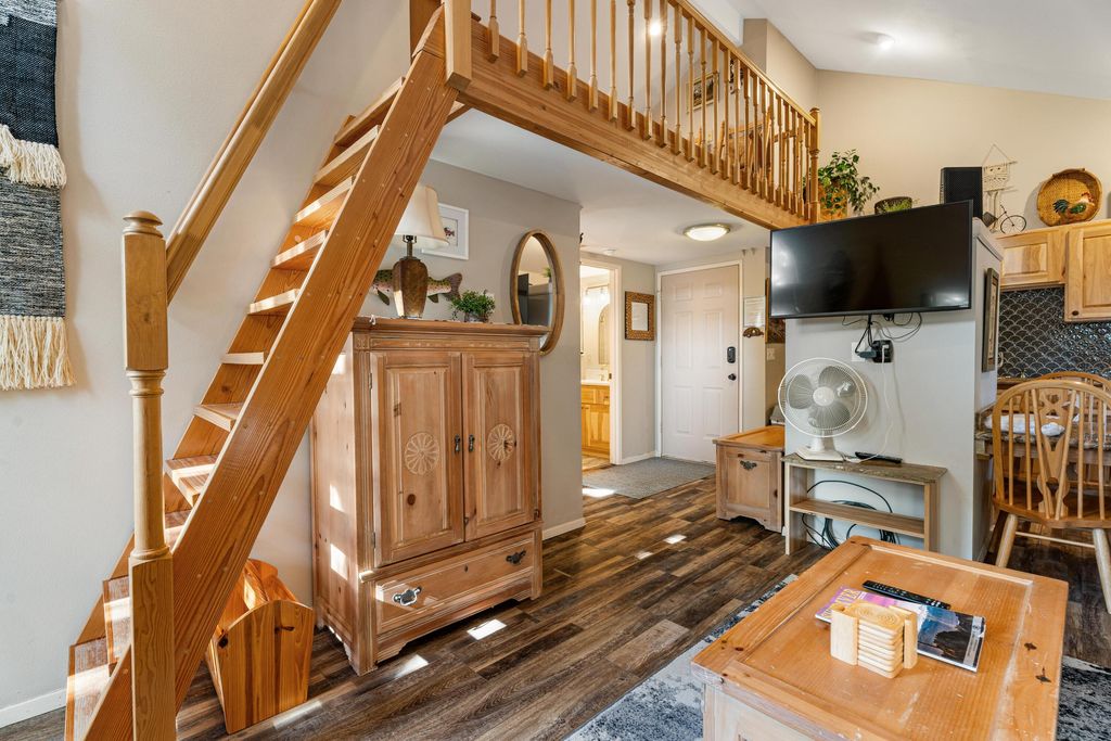 56856 Enterprise Drive # D3, Sunriver, OR 97707