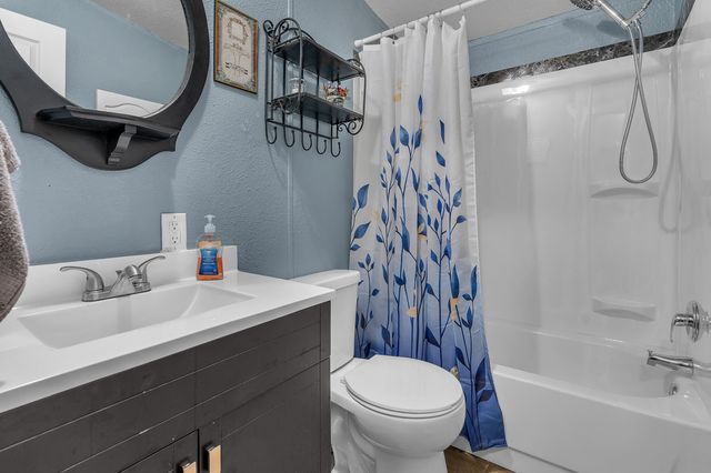 9606 Candlewick Road W, Demotte, IN 46310