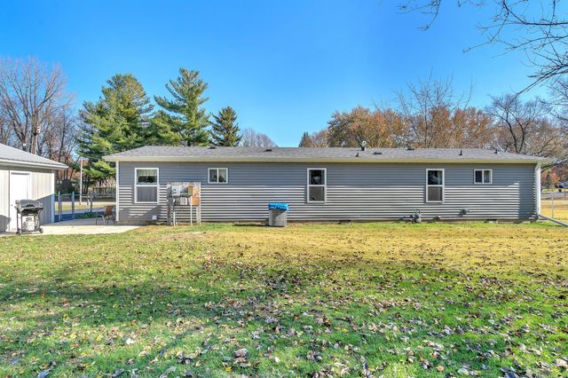 9606 Candlewick Road W, Demotte, IN 46310