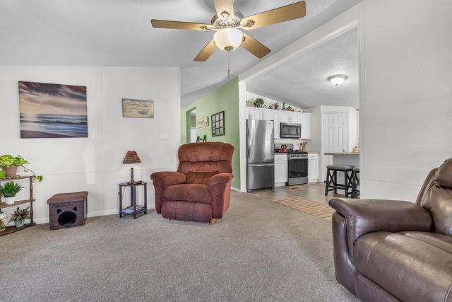 9606 Candlewick Road W, Demotte, IN 46310